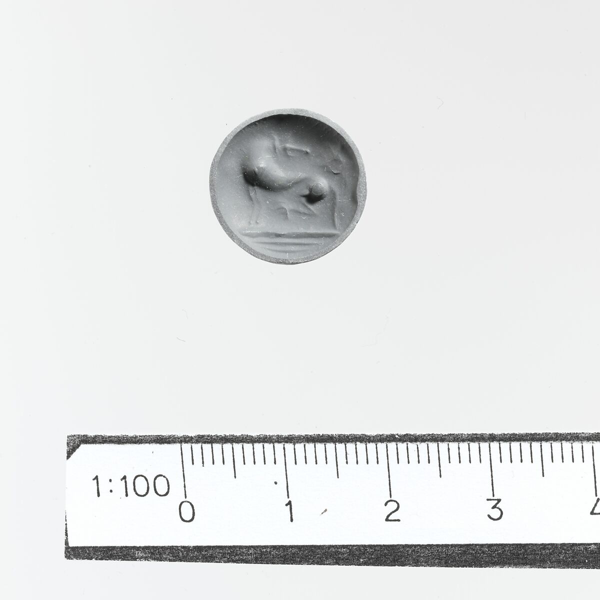 Chalcedony lentoid seal, Sardonyx, Minoan
