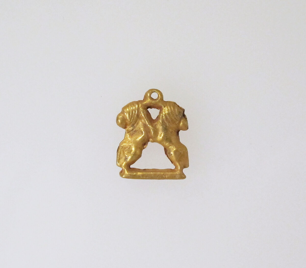 Gold pendant in the form of two rampant lions, Gold, Minoan 