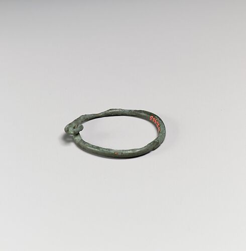 Small bronze annular bangle with clasp