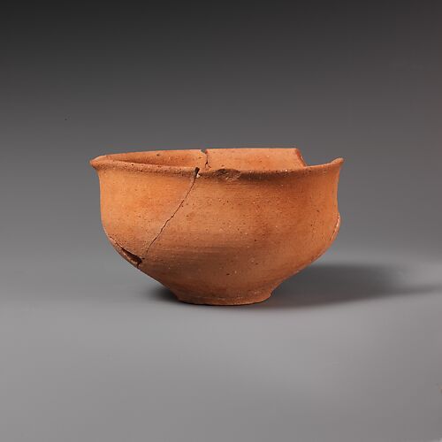 Terracotta pulled-rim bowl