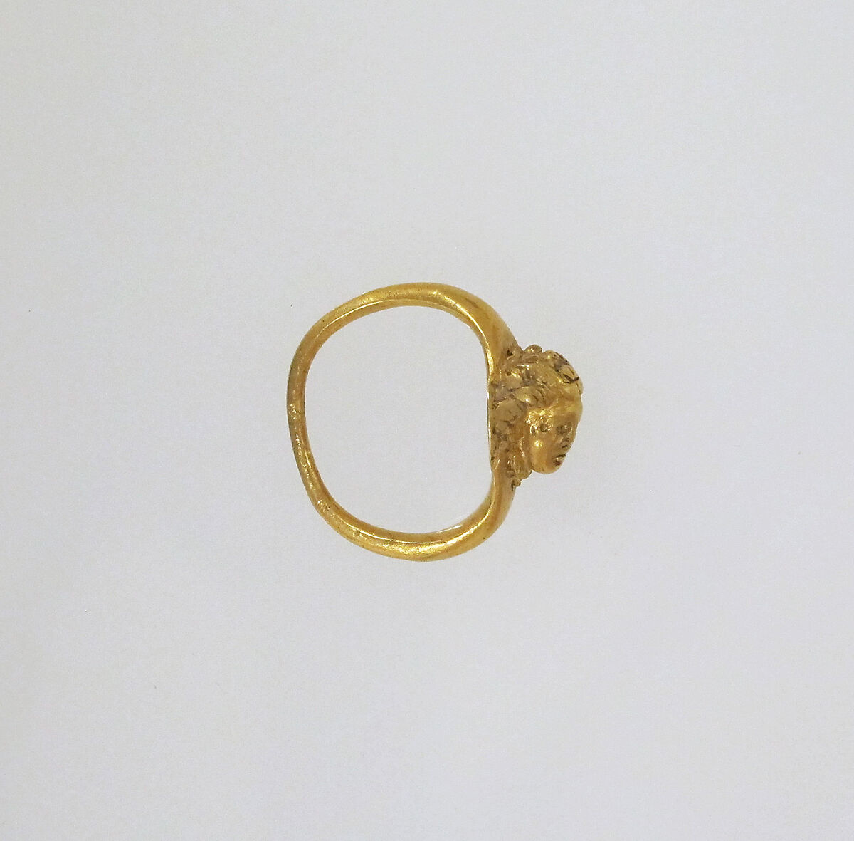 Ring with head of a fauness, Gold 