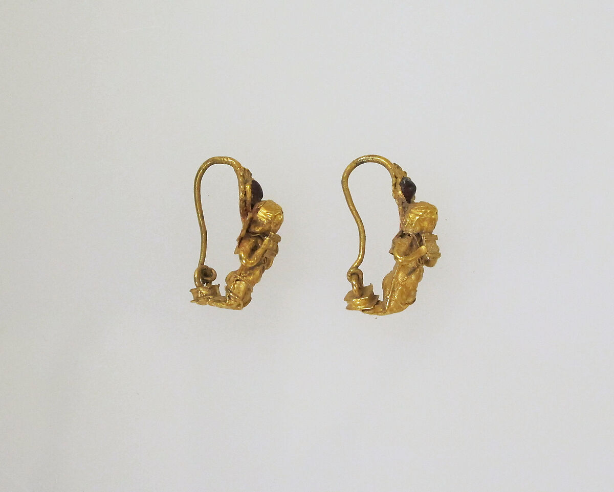 Earring with Eros, Gold, Greek 