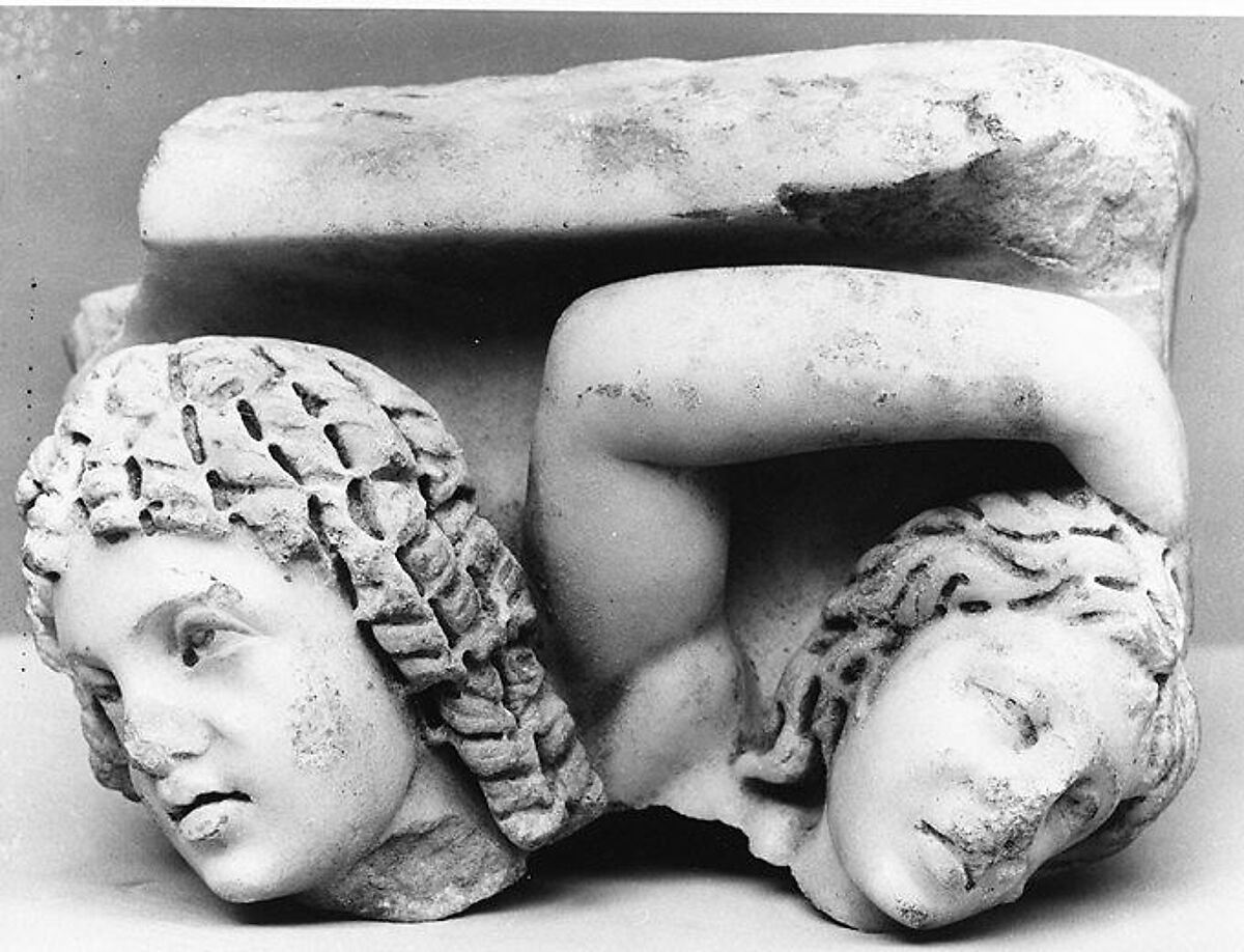 Upper right corner of a marble sarcophagus: head of a Black African and a maenad, Marble-Phrygian, Roman 