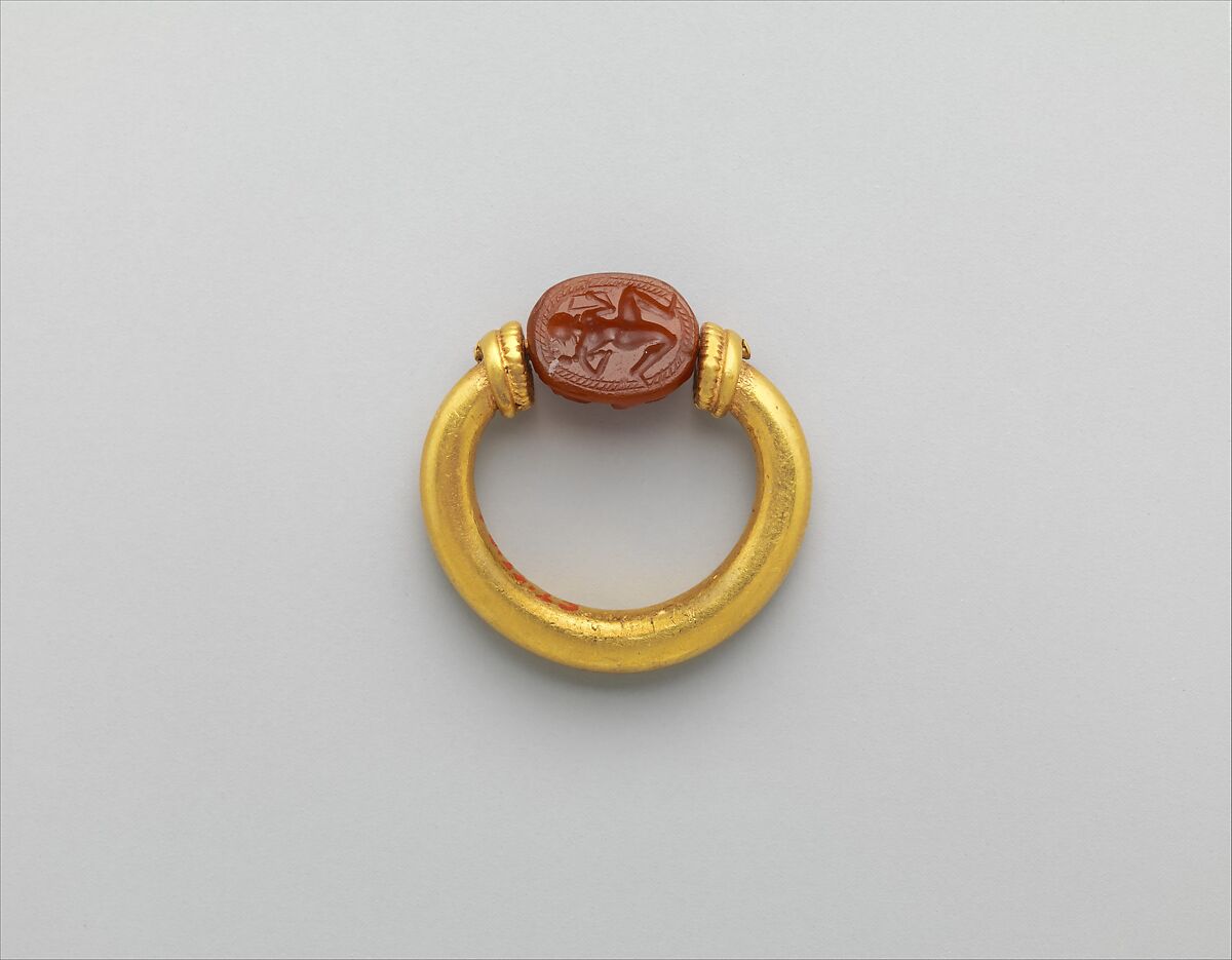 Gold and carnelian ring: on scarab bezel, Herakles, Gold, carnelian, Etruscan 