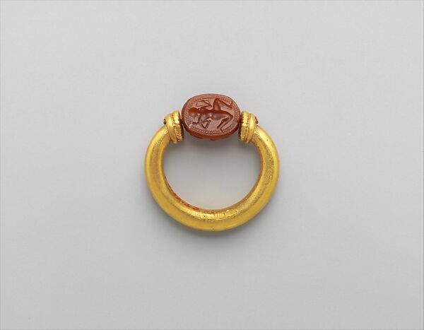 Gold and carnelian ring: on scarab bezel, Herakles
