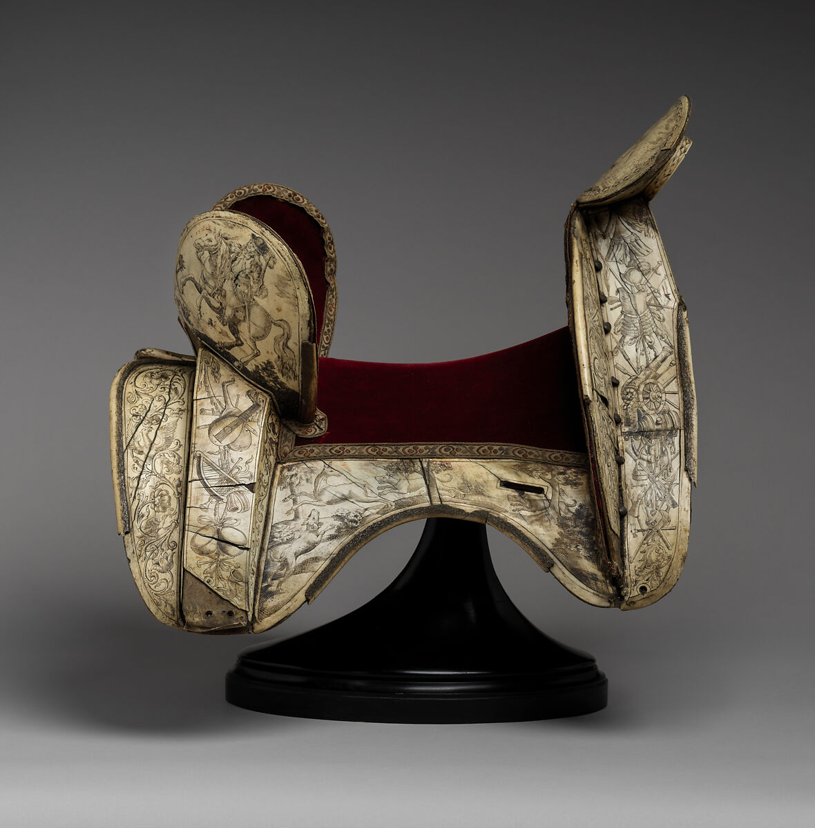 Saddle, Wood (beech), pigskin, birch bark, horn (stag), textile, gilding, gold., Polish 