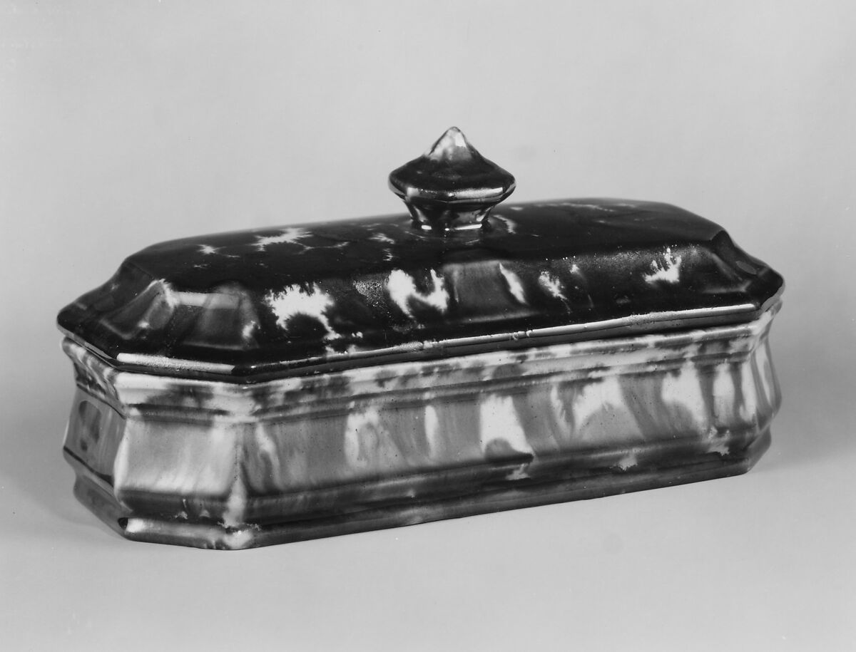 Covered Toilet Box, United States Pottery Company (1852–58), Mottled brown earthenware, American