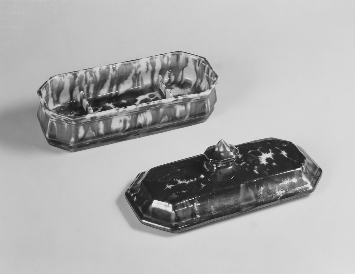 Covered Toilet Box, United States Pottery Company (1852–58), Mottled brown earthenware, American