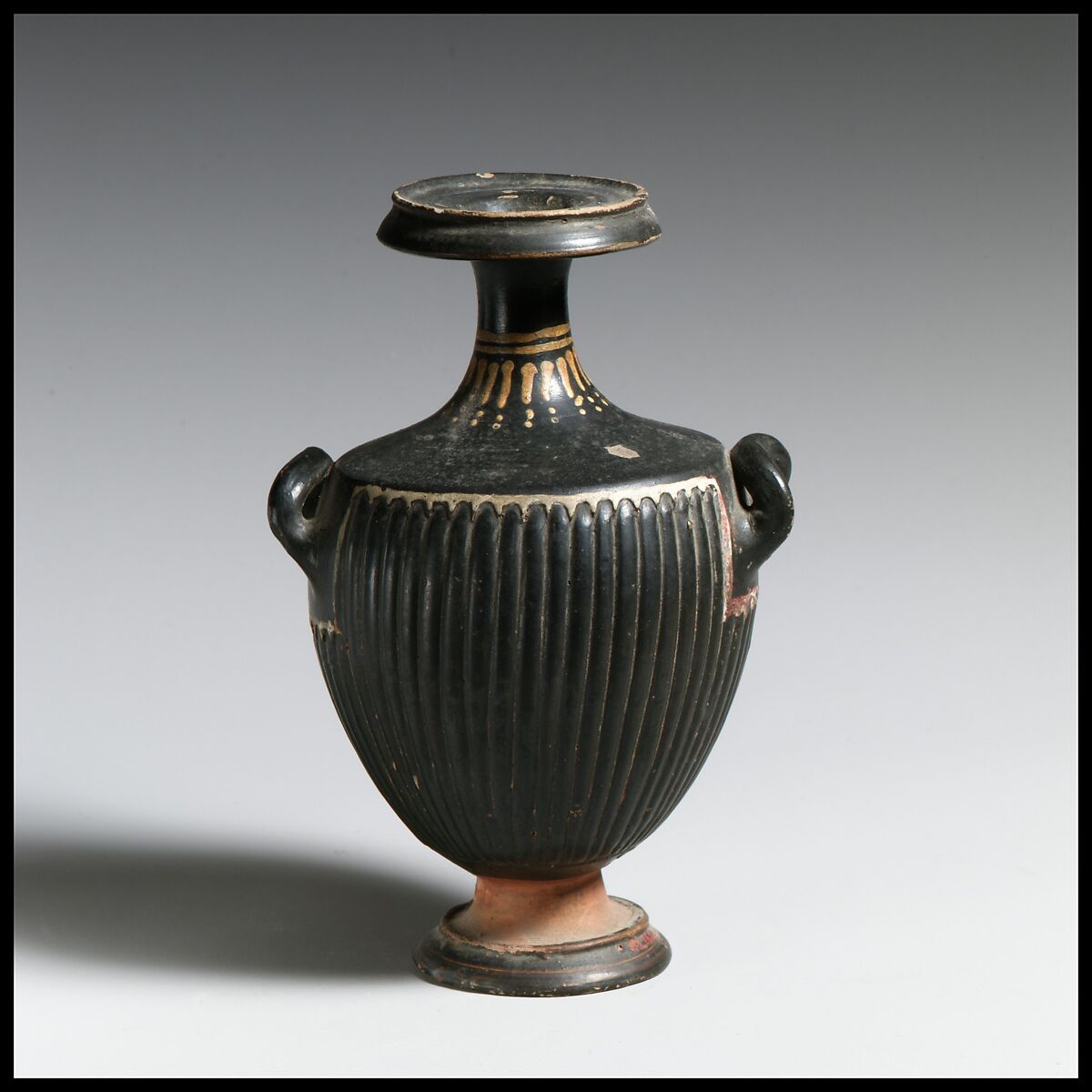 Terracotta miniature hydria: kalpis (water jar), Terracotta, Greek, South Italian, Apulian, Gnathian 