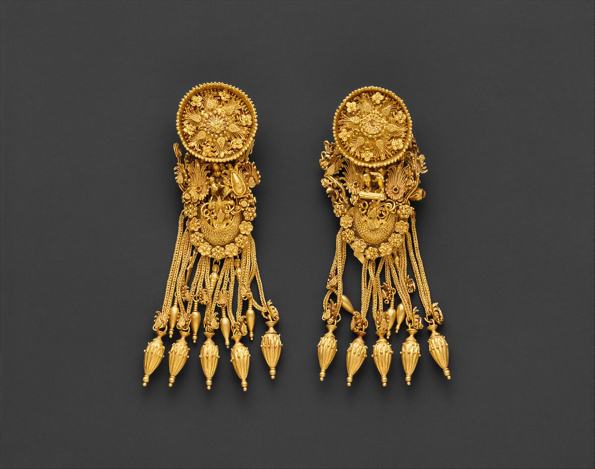 Gold earrings with disk and boat-shaped pendant, Gold, East Greek 