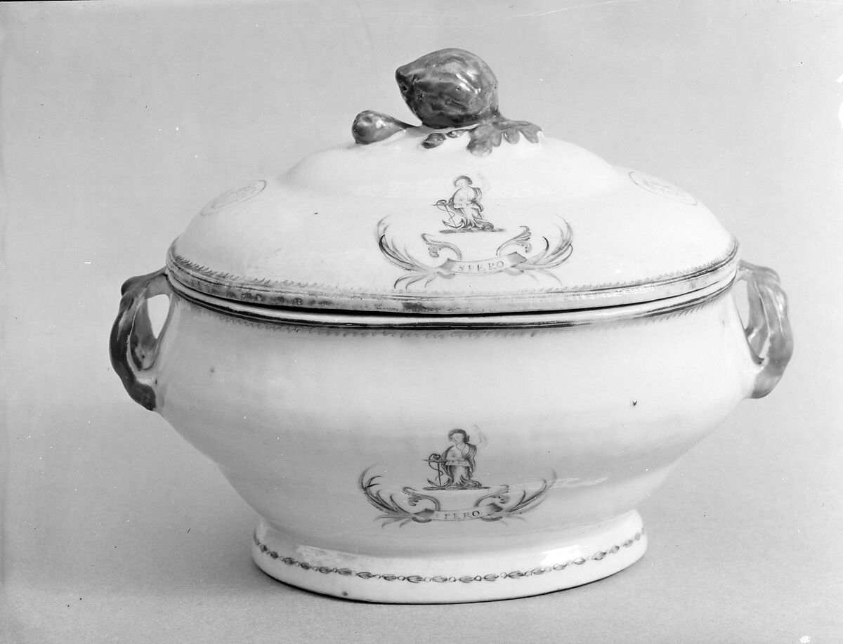 Covered Sauce Tureen, Porcelain, Chinese, for American market