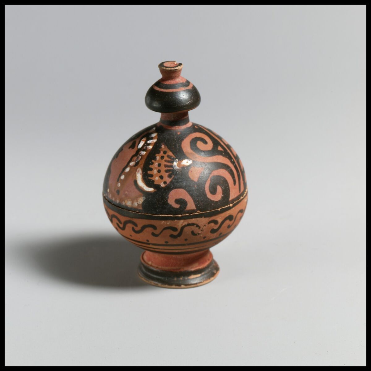 Pyxis, Attributed to the Stoke-on-Trent Group: "Pouting Lips" Sub-Group, Terracotta, Greek, South Italian, Apulian 