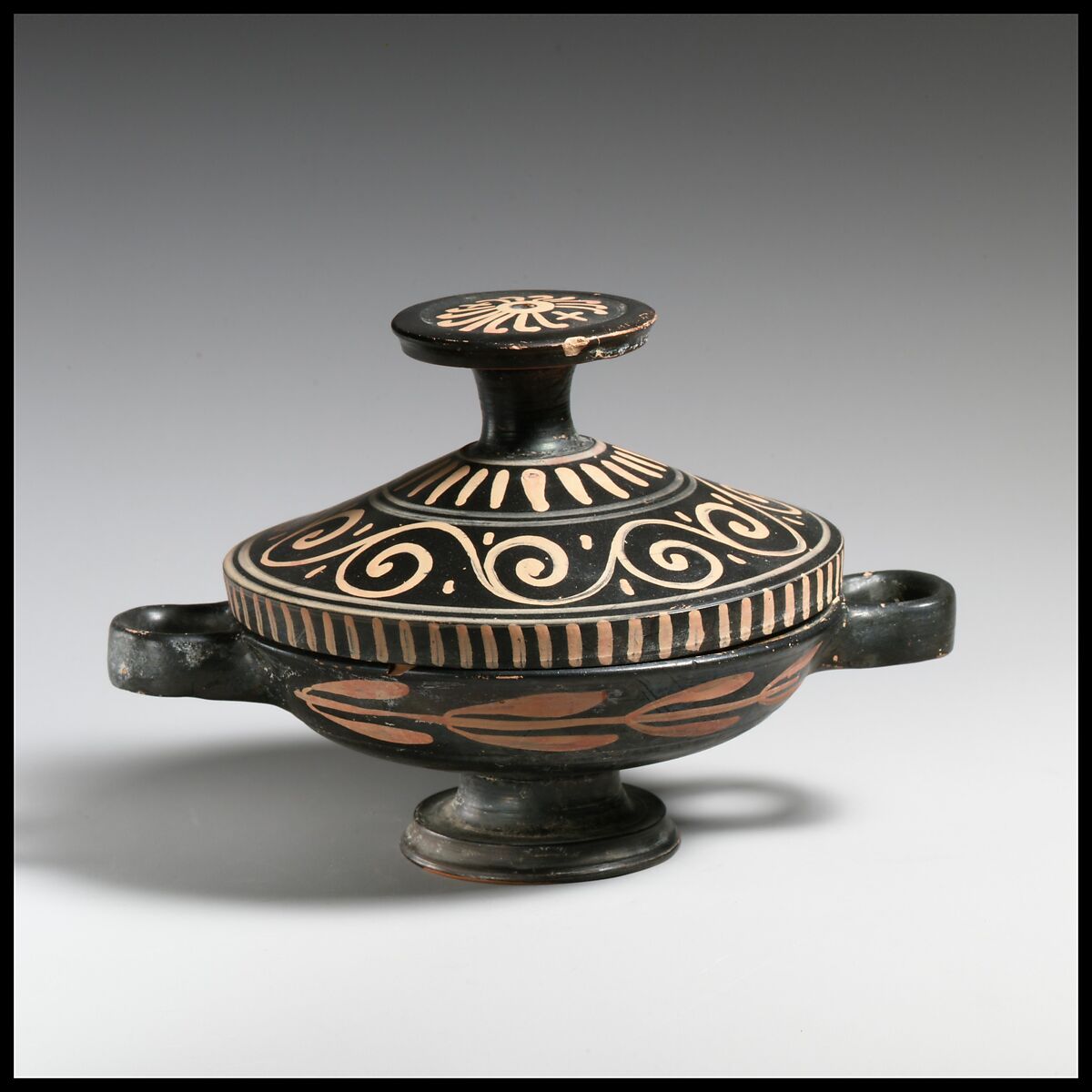 Lekanis, Attributed to the Xenon Group, Terracotta, Greek, South Italian, Apulian 