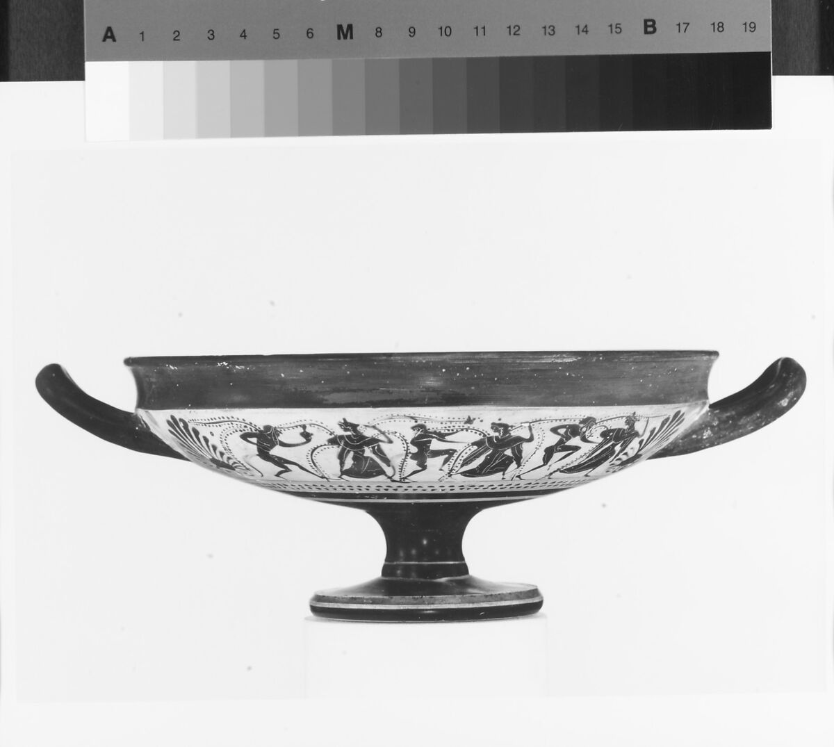 Kylix, Droop cup | Greek, Attic | Archaic | The Metropolitan Museum of Art