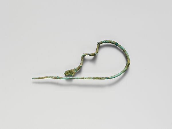 Bronze dragon-type fibula