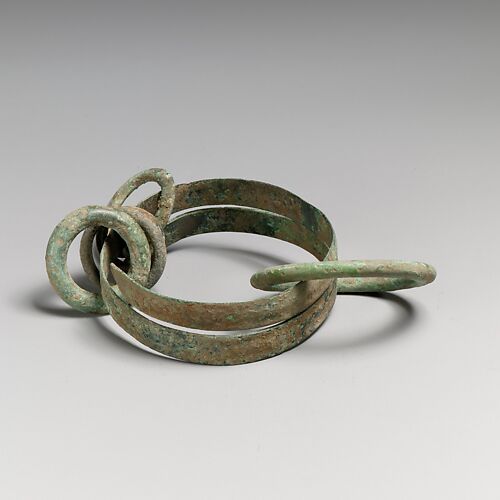 Bronze bracelet with four rings