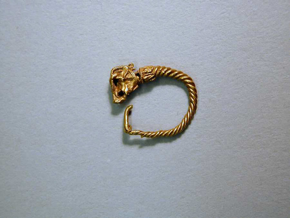 Gold earring with head of an antelope, Gold, Greek 