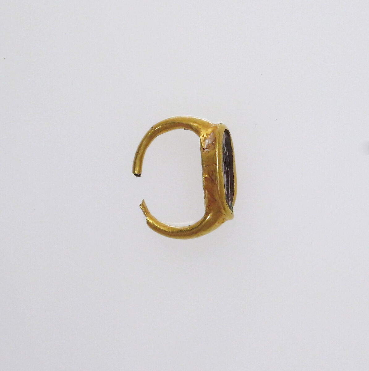 Ring with intaglio of female figure, Gold, Roman 