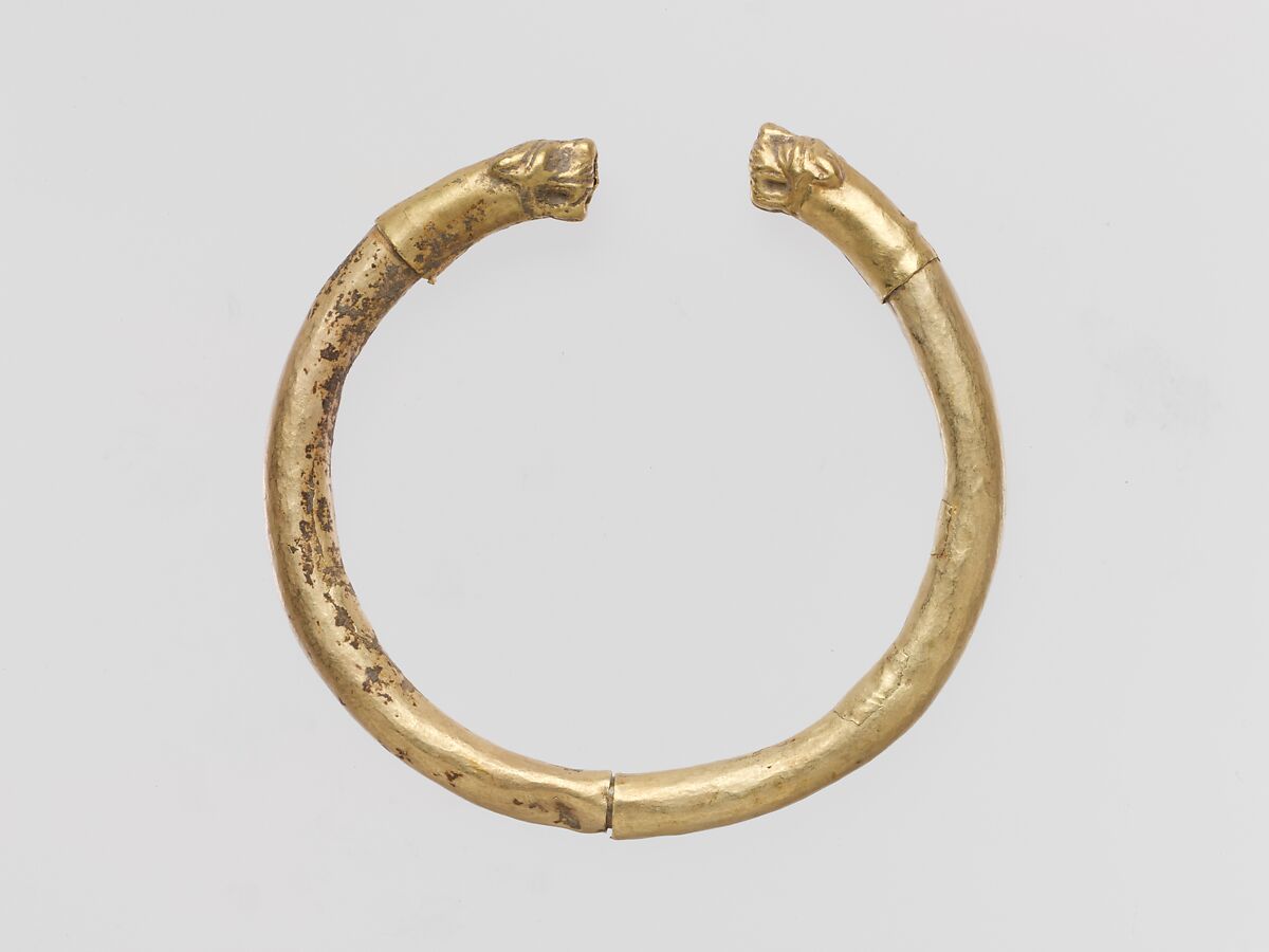 Gold bracelet with finials in the form of feline heads, Gold, East Greek 