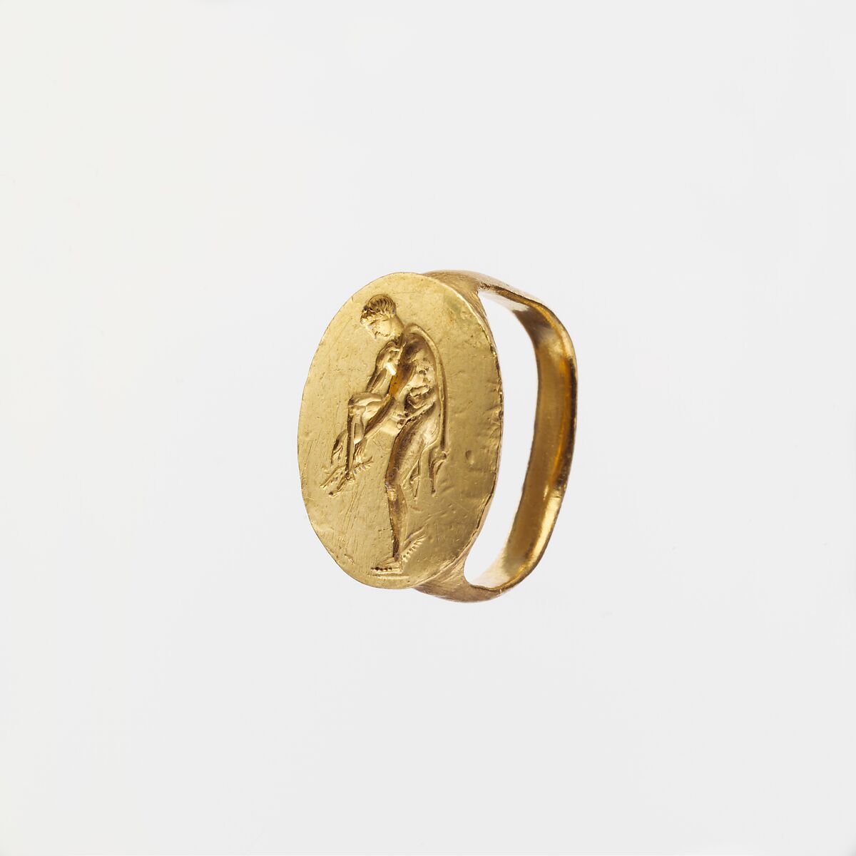 Gold finger ring engraved with an image of Hermes