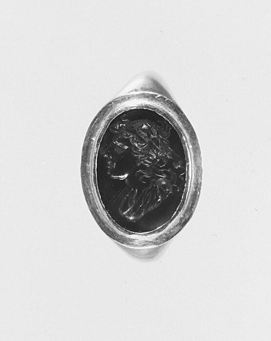 Gold ring with a carnelian intaglio, Gold with carnelian, Greek