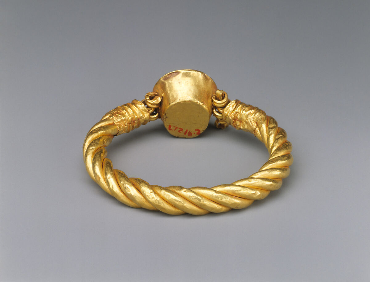 Gold bracelet with a carnelian stone, Gold and carnelian, Roman