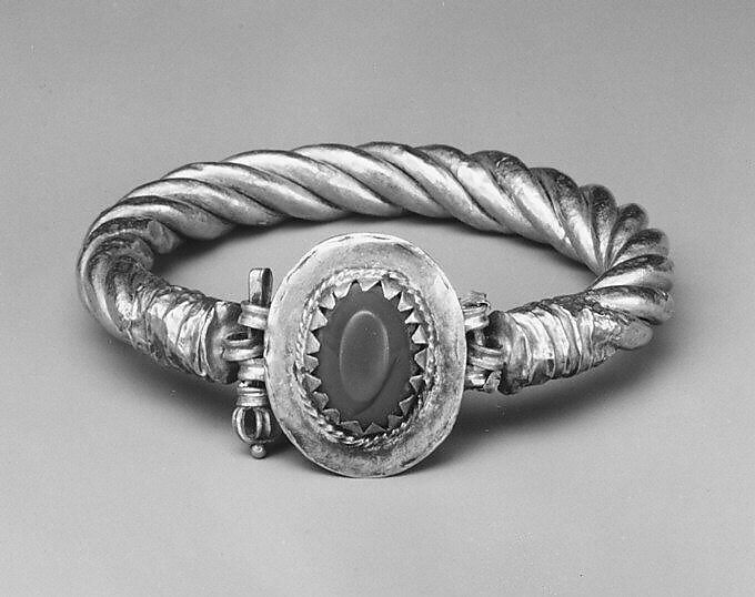 Gold bracelet with a carnelian stone, Gold and carnelian, Roman