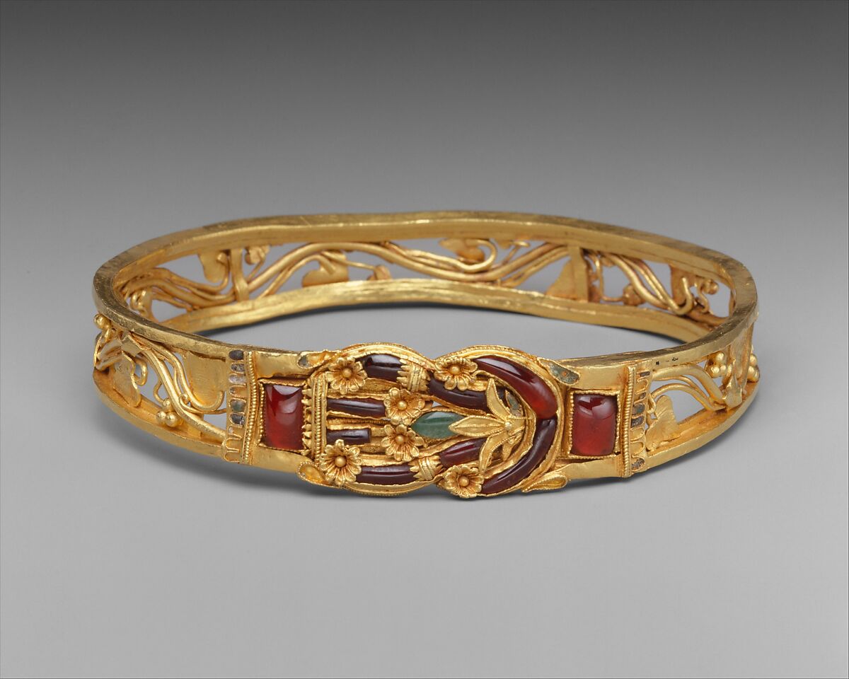 Gold armband with Herakles knot