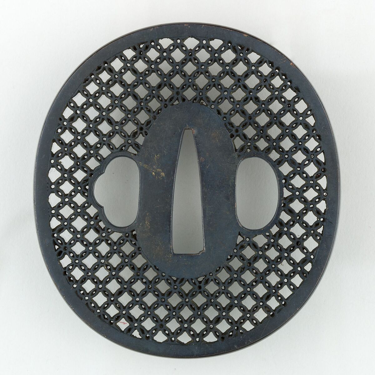 Sword Guard (<i>Tsuba</i>) With the Motif of Connected <i>Shippō</i> Elements (七宝繋ぎ透鐔), Copper-gold alloy (shakudō), Japanese