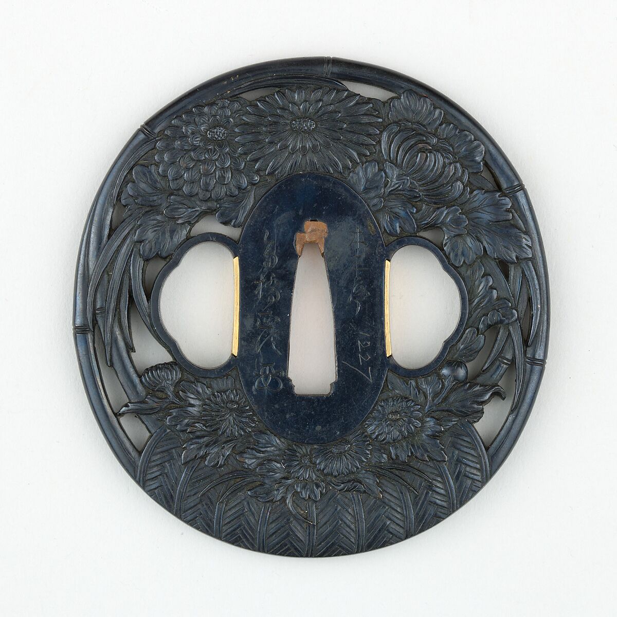 Sword guard (<i>Tsuba</i>) with Flower Basket Motif (花籠図鐔), Copper-gold alloy (shakudō), gold, Japanese 
