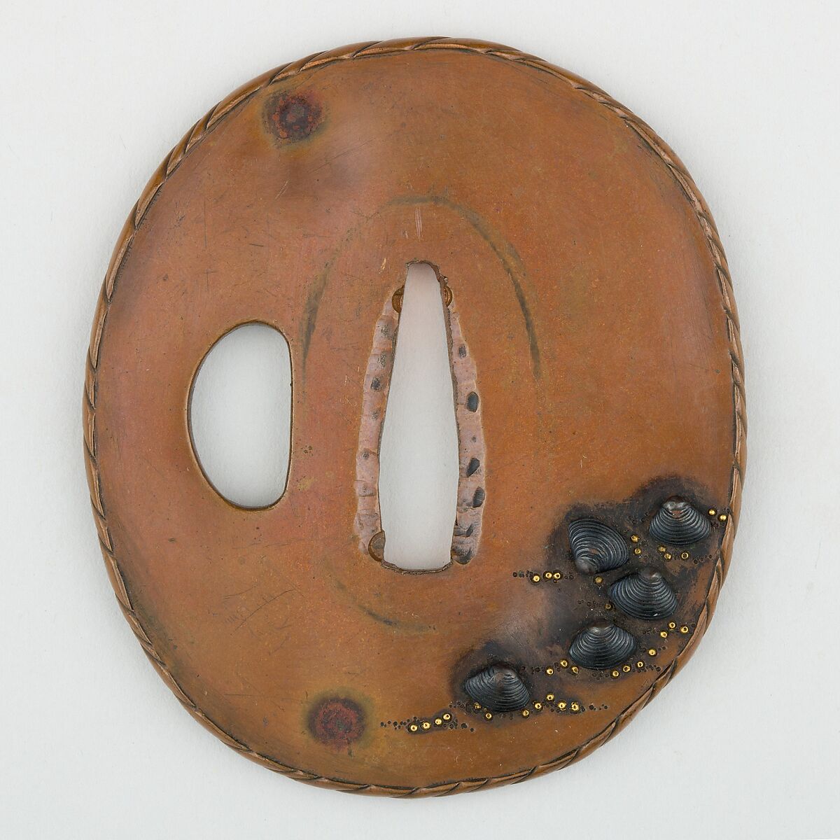 Sword Guard (<i>Tsuba</i>) Depicting Clams (蛤図鐔), Copper, copper-gold alloy (shakudō), copper-silver alloy (shibuichi) gold, Japanese 