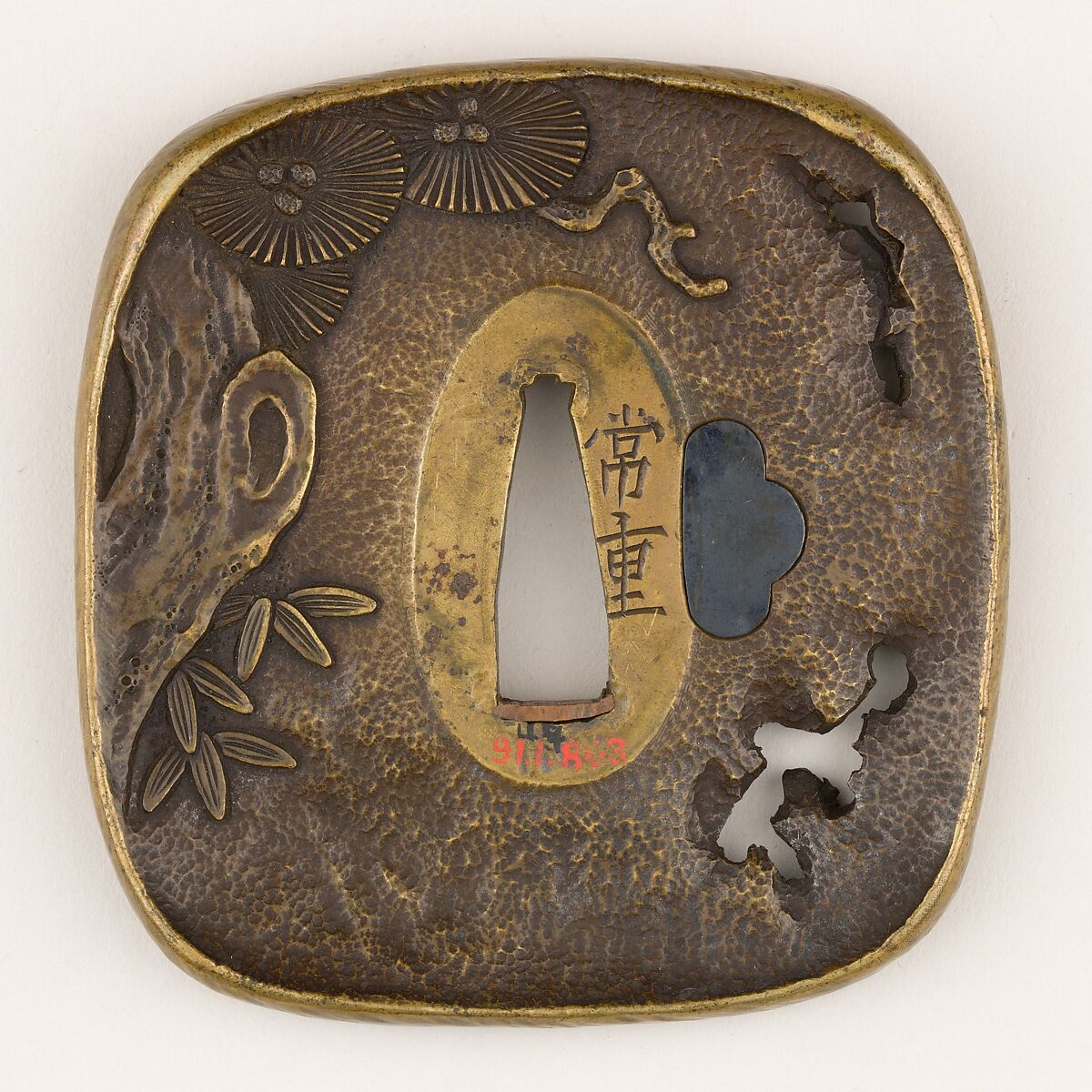 Sword guard (<i>Tsuba</i>) Depicting Bodhidharma Facing a Wall (面壁達磨図鐔), Copper alloy (sentoku), copper-gold alloy (shakudō), gold, Japanese