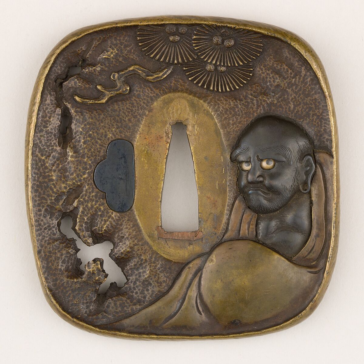 Sword guard (<i>Tsuba</i>) Depicting Bodhidharma Facing a Wall (面壁達磨図鐔), Copper alloy (sentoku), copper-gold alloy (shakudō), gold, Japanese 