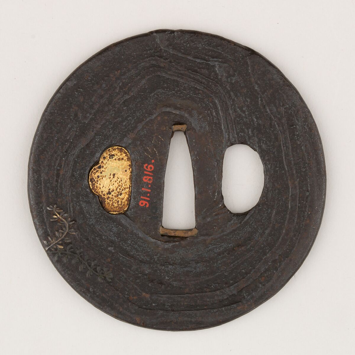 Sword guard (<i>Tsuba</i>) Depicting Icefish Between Seaweed (藻に白魚図鐔), Iron, gold, copper-silver alloy (shibuichi), copper, Japanese