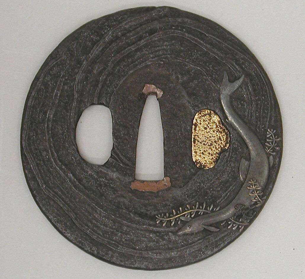 Sword guard (<i>Tsuba</i>) Depicting Icefish Between Seaweed (藻に白魚図鐔), Iron, gold, copper-silver alloy (shibuichi), copper, Japanese