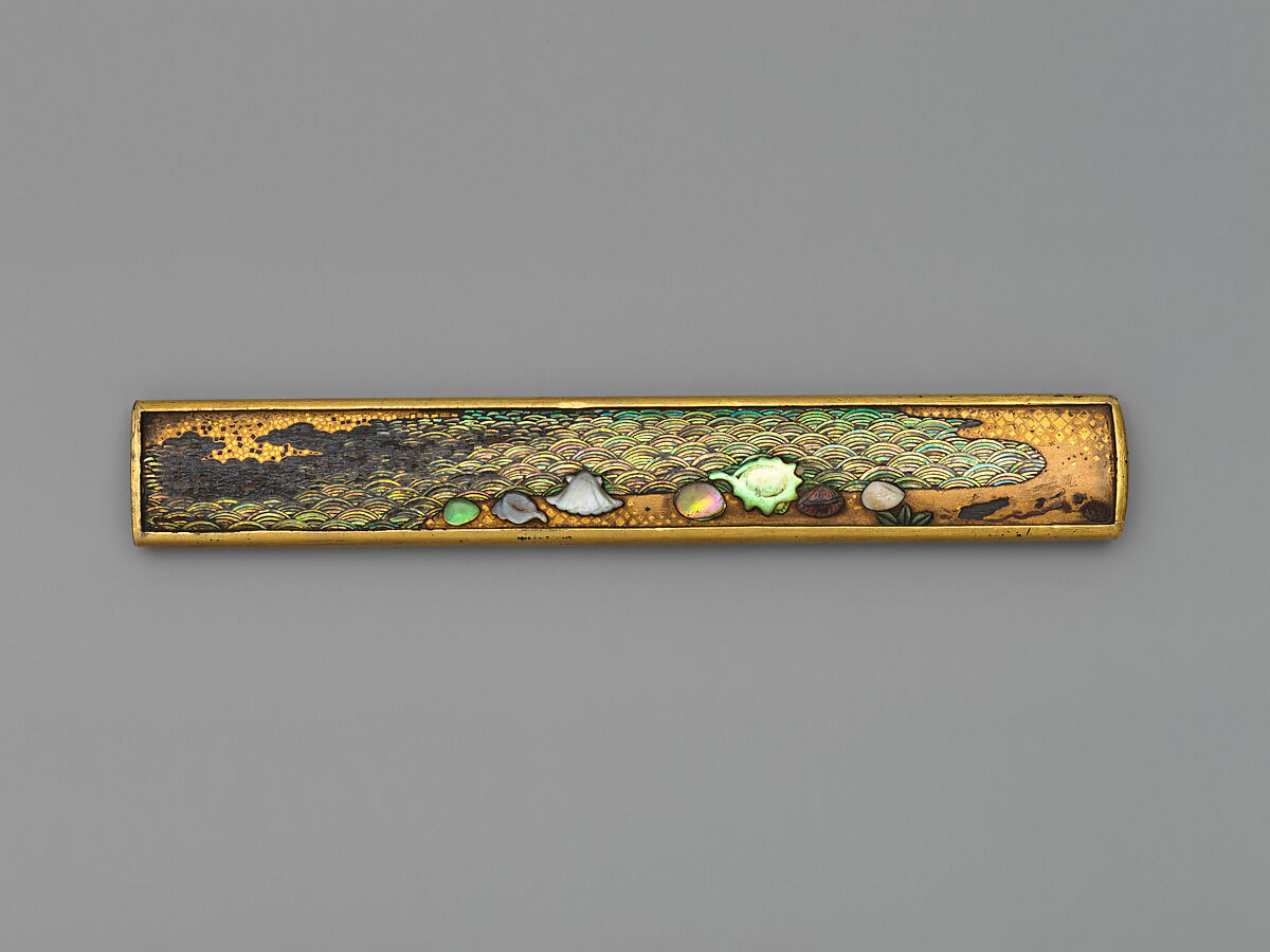 Knife Handle (<i>Kozuka</i>) Depicting Shells on Beach (海辺に貝散図小柄), Copper-gold alloy (<i>shakudō</i>), gold, brass, abalone shell, Japanese 