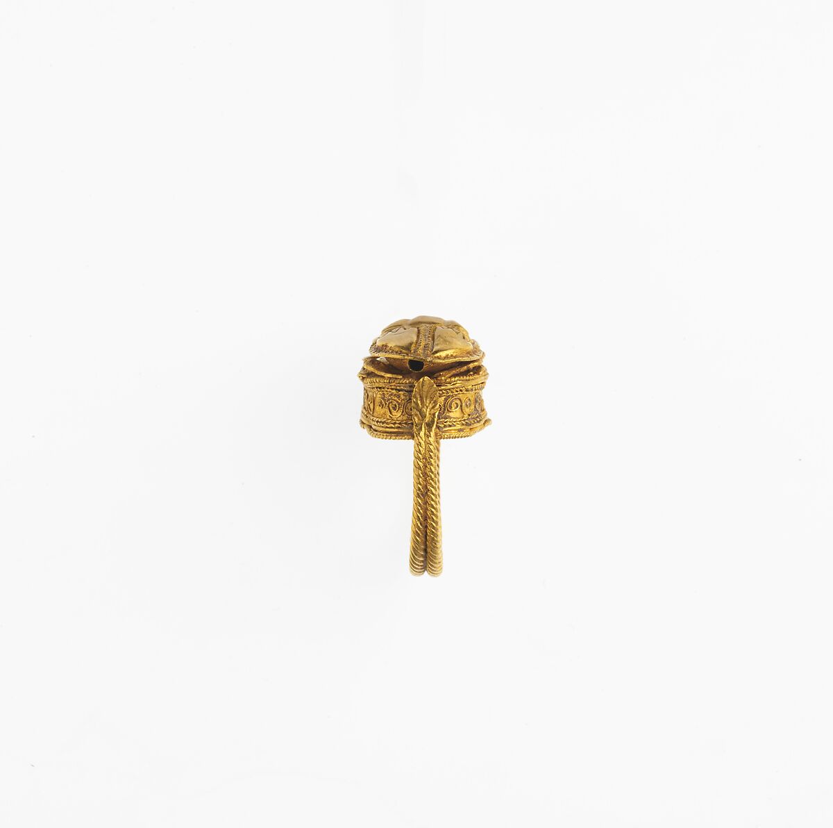 Gold box ring surmounted by a scarab, gold, Greek