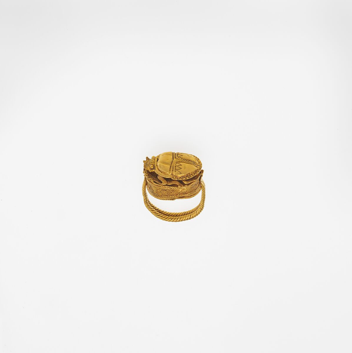 Gold box ring surmounted by a scarab, gold, Greek 