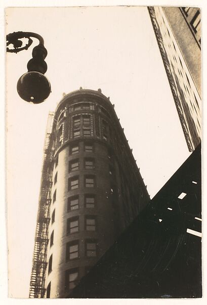 [Flatiron Building, From Below, New York City], Walker Evans (American, St. Louis, Missouri 1903–1975 New Haven, Connecticut), Gelatin silver print 