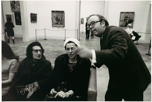 [Henry Geldzhaler Addressing Two Museum-Goers], Bruce Davidson (American, born 1933), Gelatin silver print 