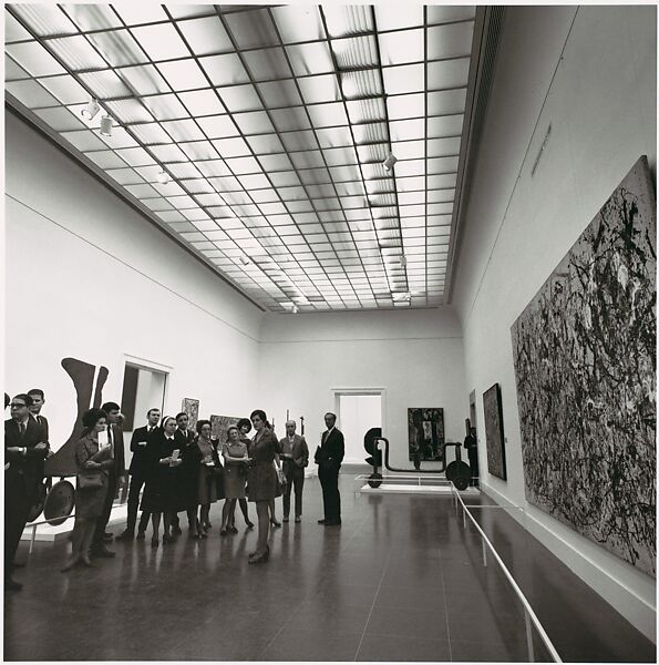 [People in the Gallery, Metropolitan Museum of Art], Bruce Davidson (American, born 1933), Gelatin silver print 