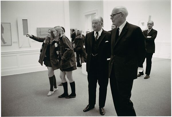 [People in the Gallery, Metropolitan Museum of Art], Bruce Davidson (American, born 1933), Gelatin silver print 