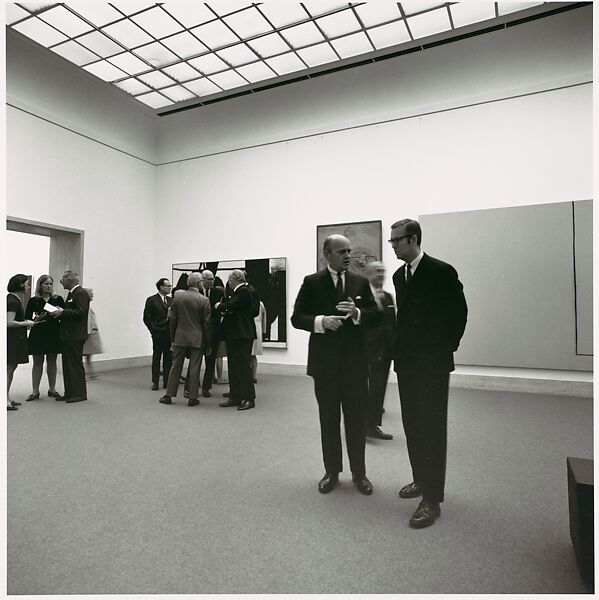 [People in the Galleries, Metropolitan Museum of Art], Bruce Davidson (American, born 1933), Gelatin silver print 