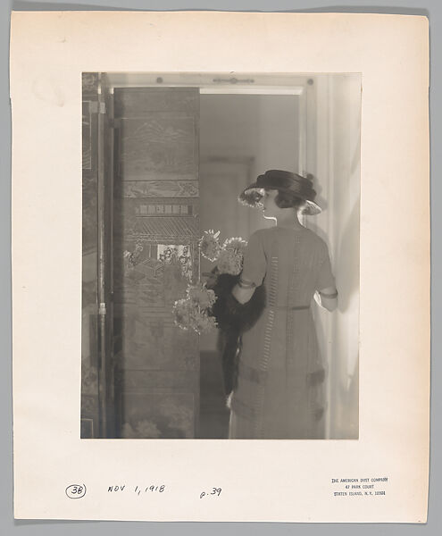 [Model wearing Chéruit afternoon dress], Adolf de Meyer (American (born France), Paris 1868–1946 Los Angeles, California), Gelatin silver print 