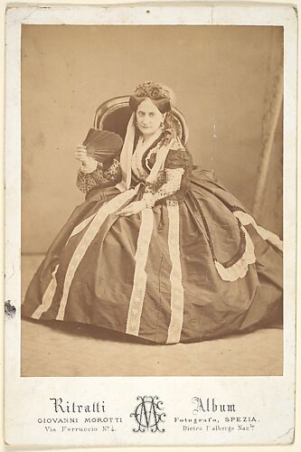 [La Comtesse Seated with Fan]