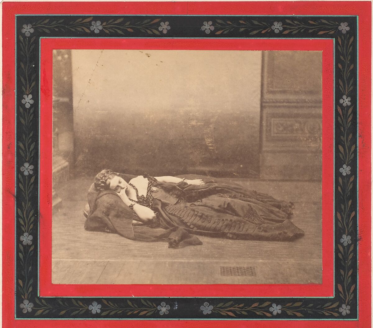 [La Comtesse Reclining in Dark Dress with Chain Around Neck], Pierre-Louis Pierson (French, 1822–1913), Albumen silver print from glass negative 