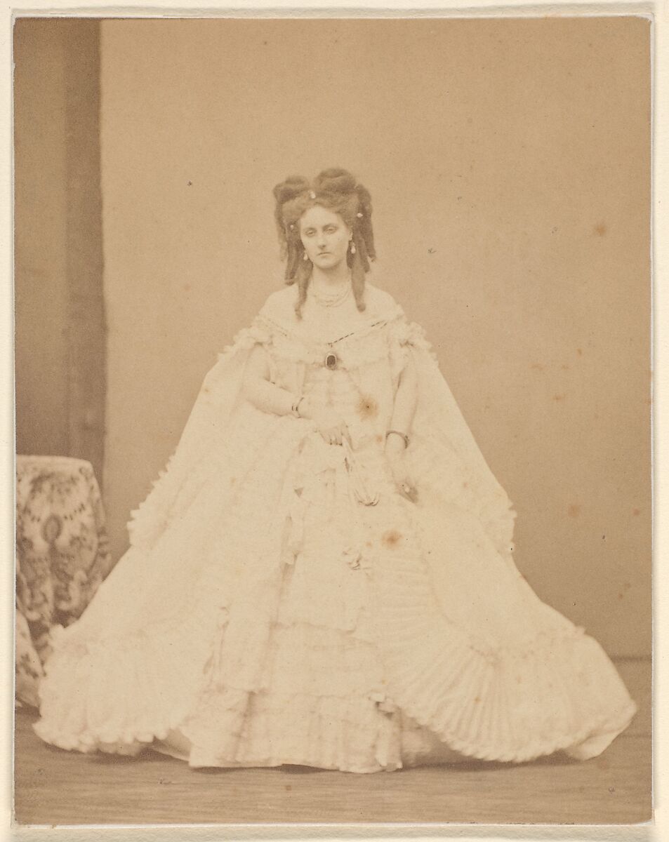 La peignoir plisié, Pierre-Louis Pierson (French, 1822–1913), Albumen silver print from glass negative 