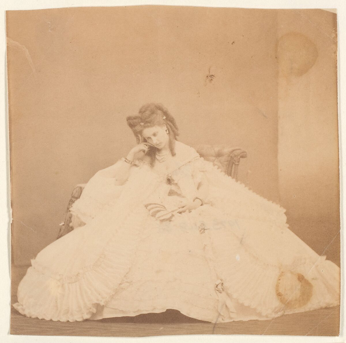 Le peignoir plisié, Pierre-Louis Pierson (French, 1822–1913), Albumen silver print from glass negative 