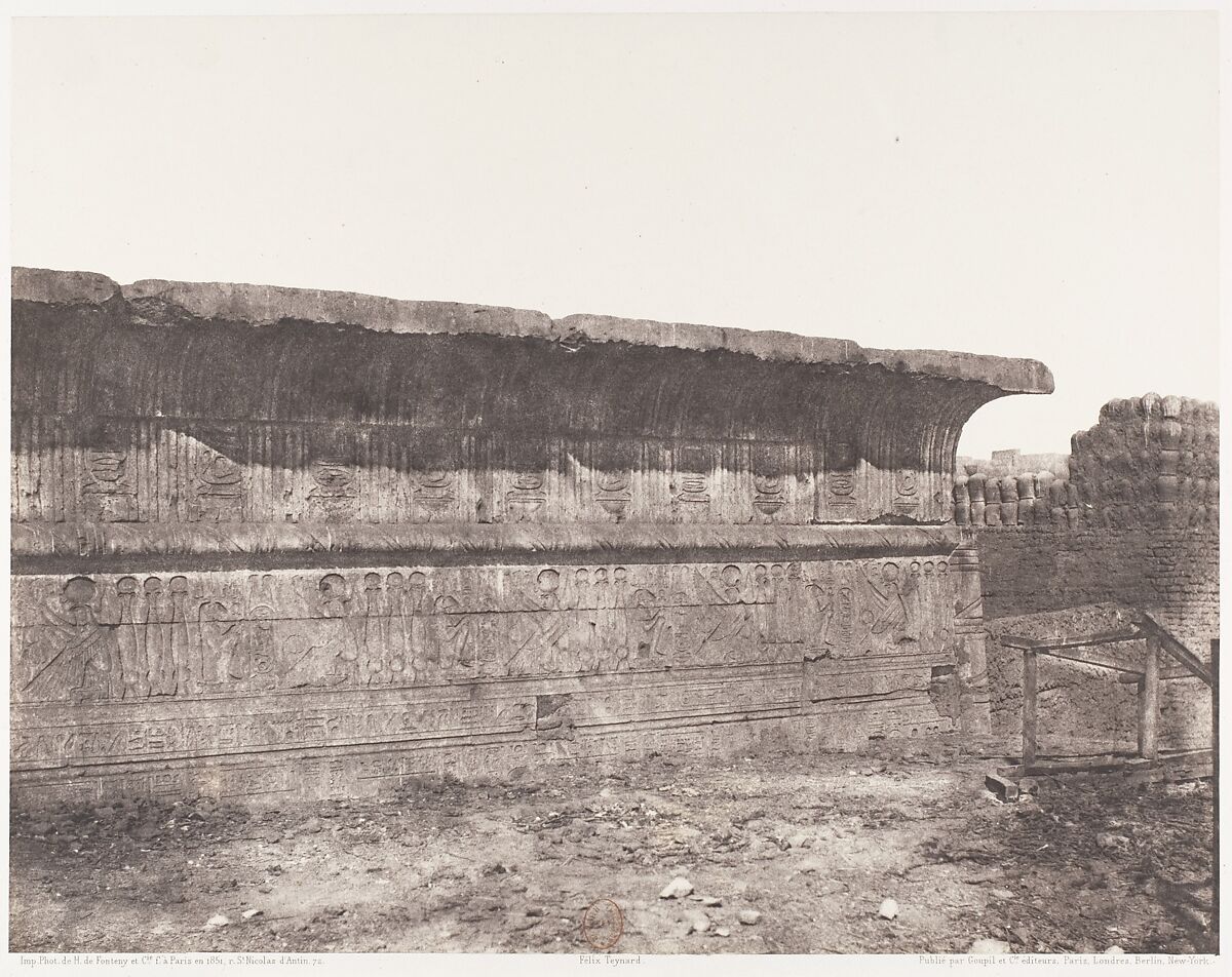 Esneh (Latopolis), Construction Ensablée - Paroi Extérieure - Corniche et Sculptures, Félix Teynard (French, 1817–1892), Salted paper print from paper negative 