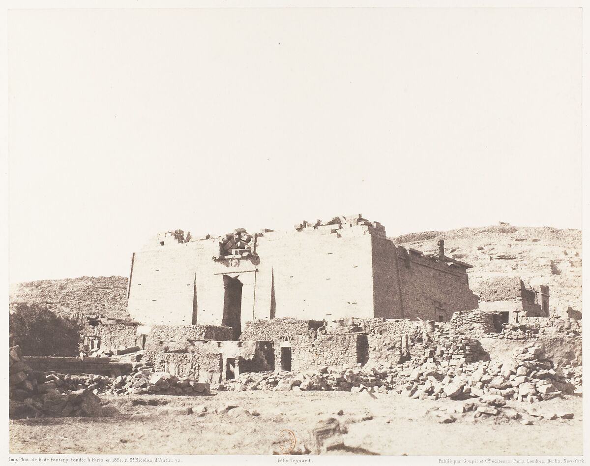 Kalabcheh (Talmis), Ruines du temple - Façade et Mur d'Enceinte, Félix Teynard (French, 1817–1892), Salted paper print from paper negative 